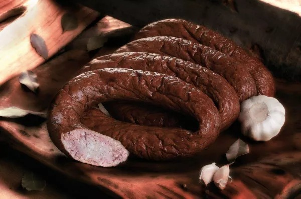 Kiełbasa tradycyjnie wyrabiana ok 1,5kg Wolarek